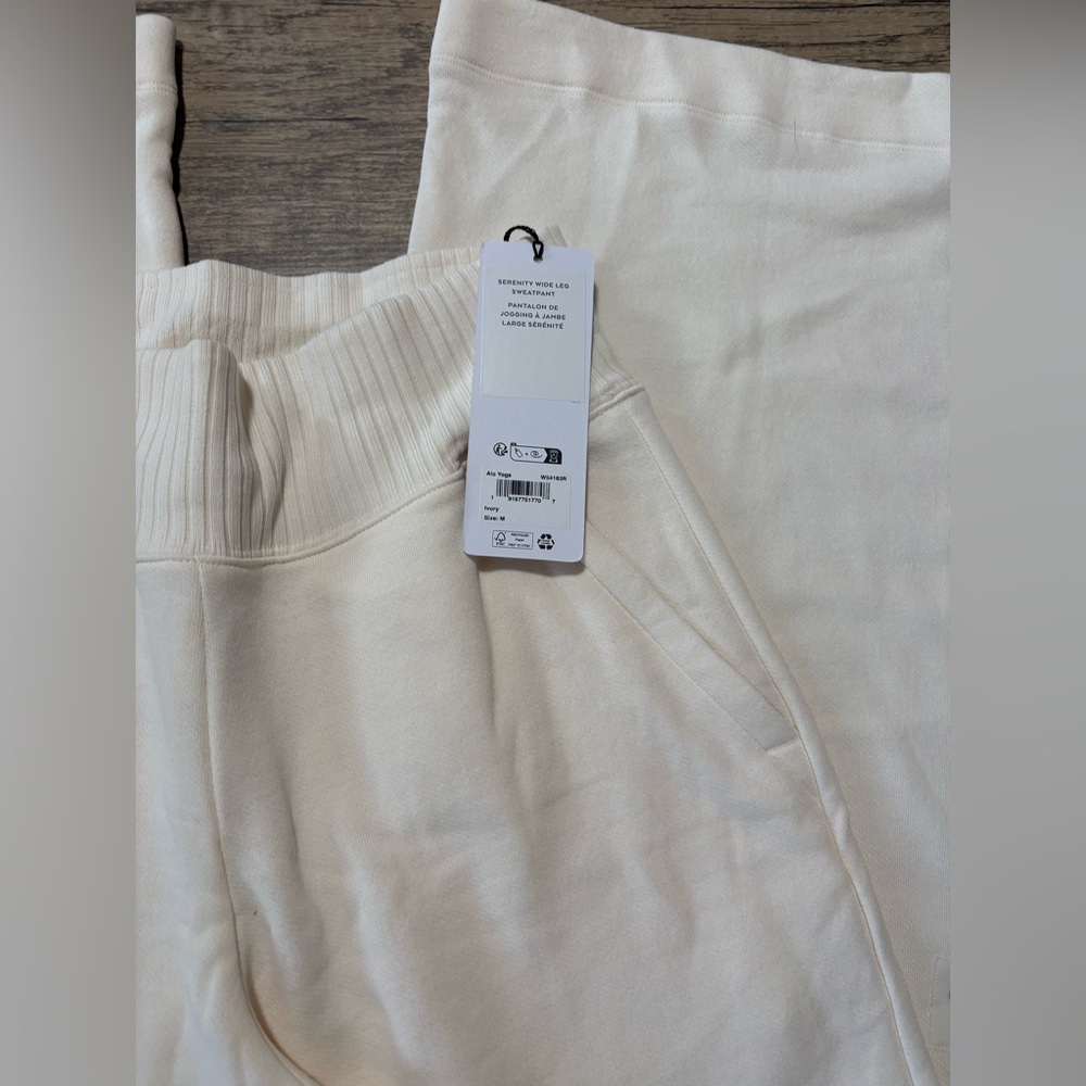 Alo Serenity Wide Leg Sweatpant | size M | color ivory - Picture 4 of 9